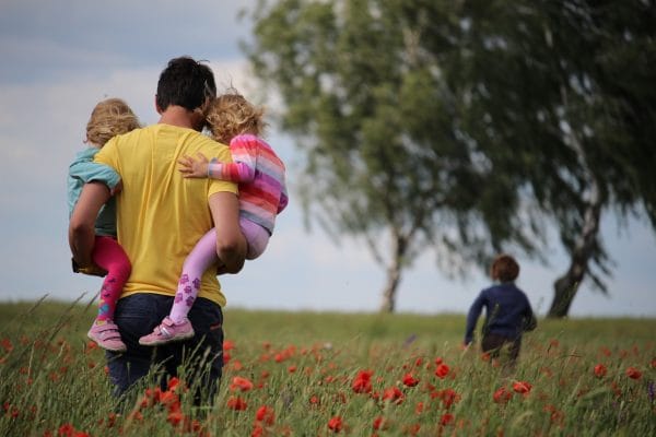 10 activities to celebrate Father’s Day in your backyard