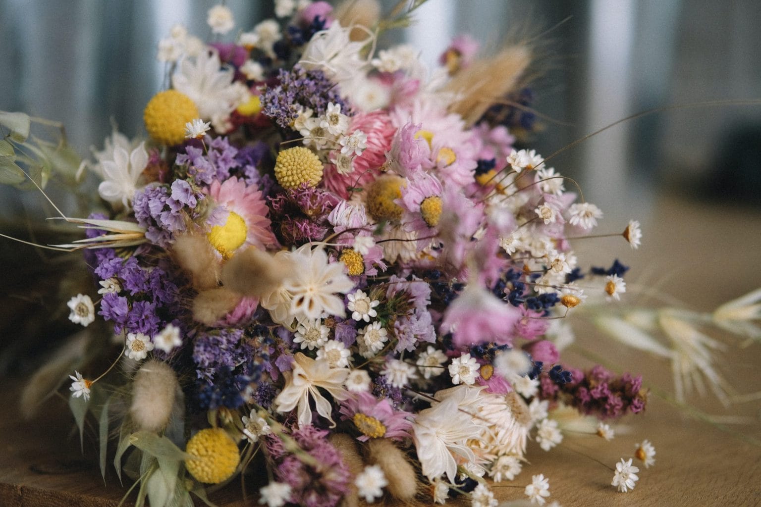 How to air dry flowers at home