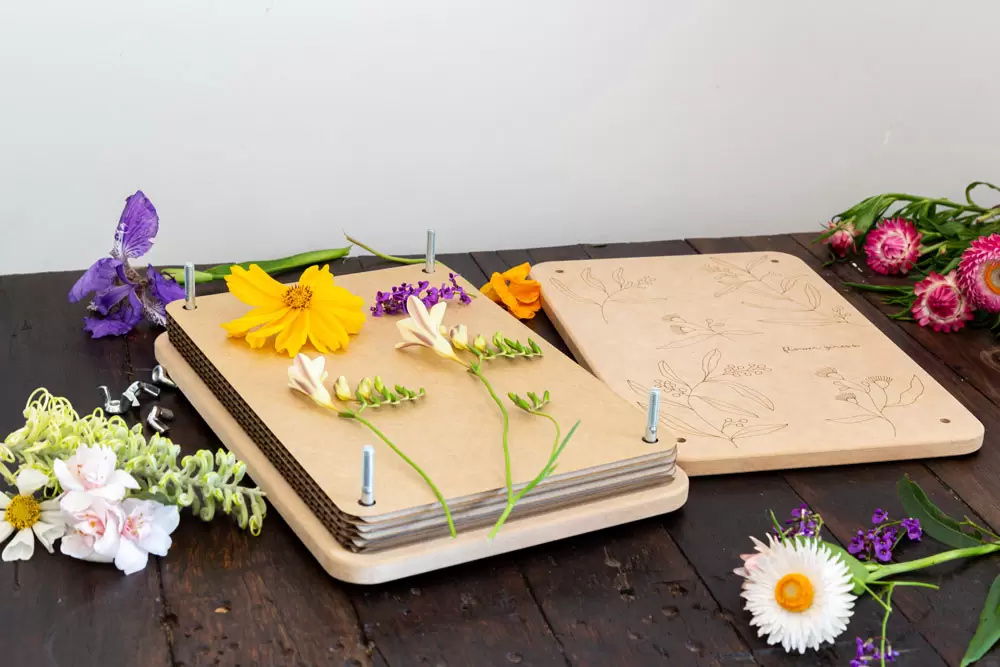 flwrprs-gumnut-web3 How to press flowers with a flowre press